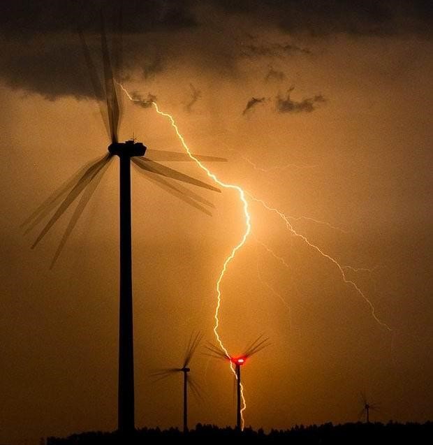  Ветроэлектростанции получают удары молний очень часто