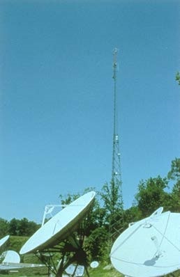 Телекоммуникационные башни. Фотография коронного разряда на башне 1